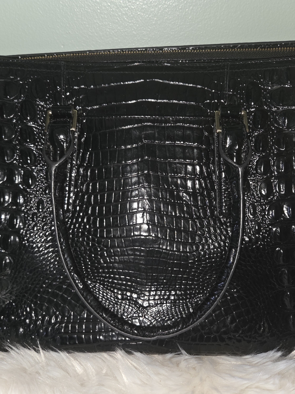 Brahmin Black Croc-Embossed Patent Satchel with Gold Charm. Luxury - Picture 2 of 8